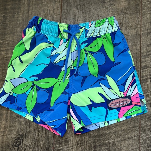 Vineyard Vines Other - Vibrant Vineyard Vines Swim Shorts with Leaf Print